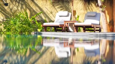 tatil beldesinde yüzme havuzu doğal görüntüleri