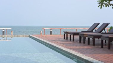 Güzel dalgalı denizin sakin görüntüleri.