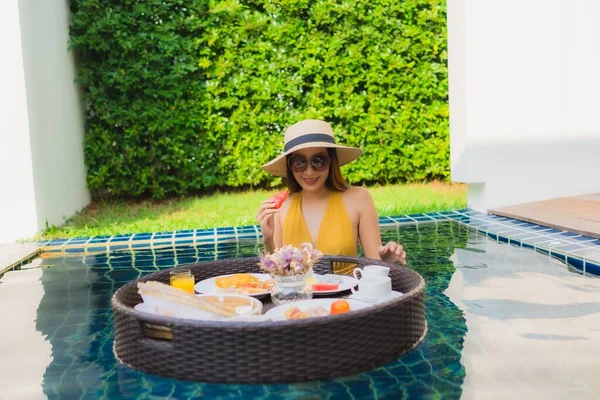 Ritratto Bella Giovane Donna Asiatica Sorriso Felice Relax Con Colazione — Foto Stock