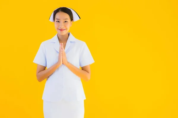 Retrato Bonito Jovem Asiático Tailandês Enfermeira Sawasdee Dizer Olá Tailandês — Fotografia de Stock