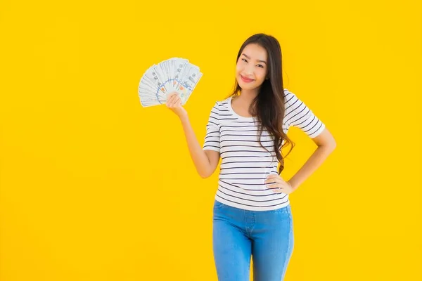 Retrato Bonito Jovem Asiático Mulher Mostrar Monte Dólar Dinheiro Dinheiro — Fotografia de Stock