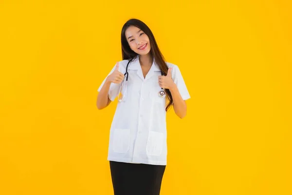 Портрет Красива Молода Азіатська Лікарка Посміхається Щасливій Роботі Лікарні Клініці — стокове фото