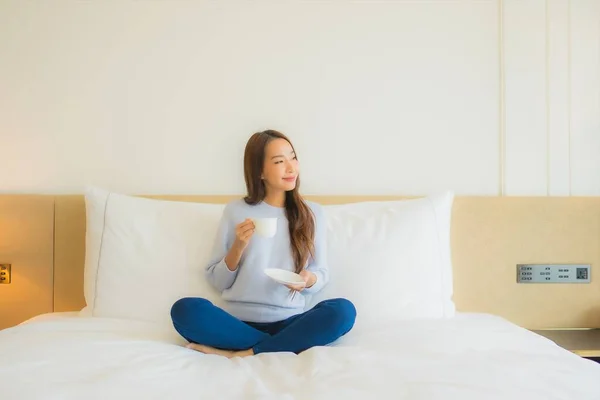 Portrait Beautiful Young Asian Woman Relax Smile Leisure Bed Bedroom — Stock Photo, Image