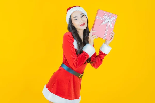 Retrato Bonito Jovem Asiático Mulher Desgaste Natal Traje Com Vermelho — Fotografia de Stock