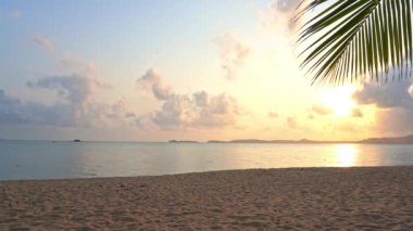 günbatımı güzel dalgalı denizde sakin görüntüleri