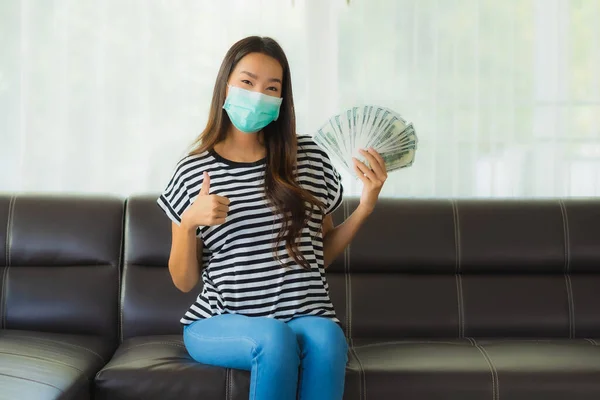 Portrait Beautiful Young Asian Woman Mask Sofa Show Money Cash — Stock Photo, Image