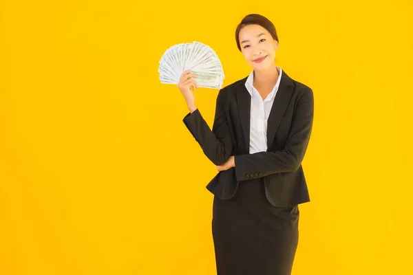 Hermoso Retrato Joven Mujer Asiática Con Una Gran Cantidad Dinero —  Fotos de Stock