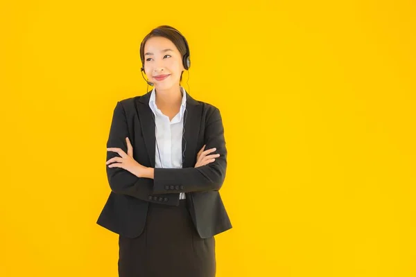 Retrato Hermosa Joven Mujer Asiática Negocios Con Auriculares Auriculares Para —  Fotos de Stock