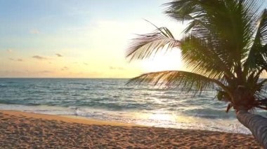 günbatımı güzel dalgalı denizde sakin görüntüleri