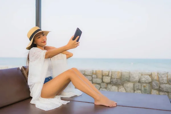 Portrait Young Asian Woman Using Smart Mobile Phone Outdoor Beach — Stock Photo, Image