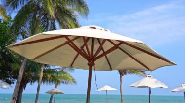 Güzel dalgalı denizin sakin görüntüleri.