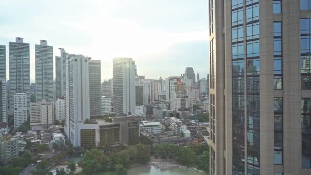 Vackert Landskap Stadsbild Med Stadsbyggnad Runt Lumpini Park Bangkok Thailand — Stockvideo