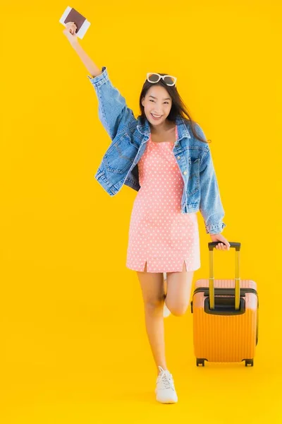 Retrato Hermosa Joven Asiática Mujer Con Equipaje Bolsa Viaje Con —  Fotos de Stock