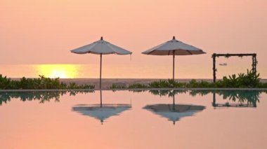 günbatımı güzel dalgalı denizde sakin görüntüleri