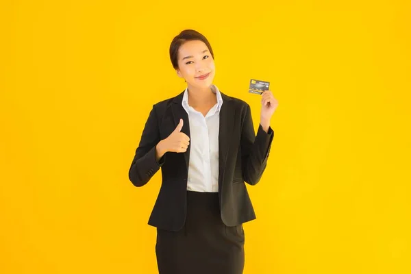 Portrait Beautiful Young Business Asian Woman Credit Card Yellow Isolated — Stock Photo, Image