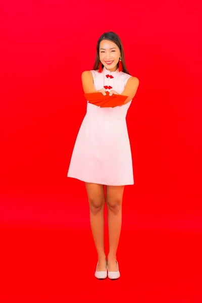 Porträt Schöne Junge Asiatische Frau Mit Rotem Umschlag Buchstabe Auf — Stockfoto