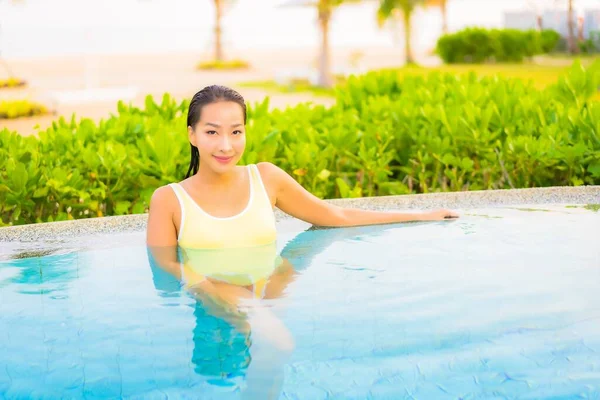Porträt Schöne Junge Asiatische Frau Entspannen Lächeln Genießen Freizeit Rund — Stockfoto