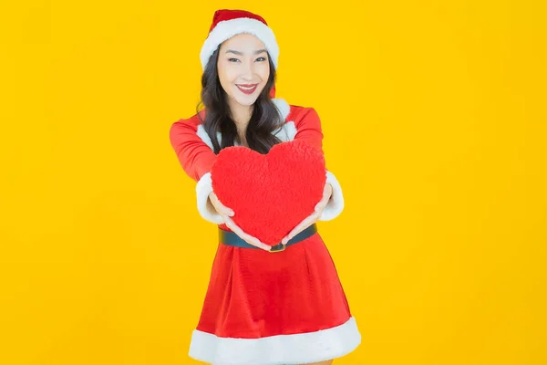 Ritratto Bella Giovane Donna Asiatica Indossare Costume Natale Con Cuore — Foto Stock