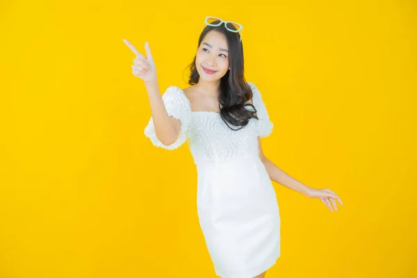 Porträt Schöne Junge Asiatische Frau Lächeln Mit Aktion Auf Farbigem — Stockfoto