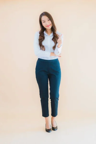 Portret Mooie Jonge Aziatische Zakenvrouw Actie Geïsoleerde Kleur Achtergrond — Stockfoto