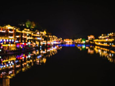 Fenghuang, Çin 'in Hunan Eyaleti' nde yer alan bir şehirdir. Fenghuang iline bağlı bir ilçedir.