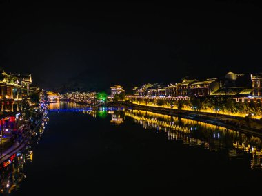 Fenghuang, Çin 'in Hunan Eyaleti' nde yer alan bir şehirdir.