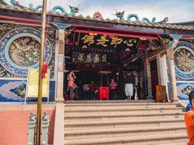 shantou / china-01 Nisan 2018: Xuanwu Dağı 'ndaki yabancı insanlar veya Lufeng kenti guangdong bölgesindeki Yuanshan tapınağındaki turistler.