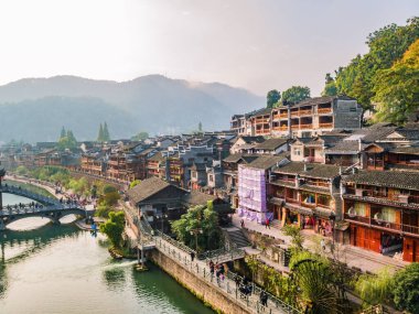 Fenghuang, Çin 'in Hunan Eyaleti' nde yer alan bir şehirdir.