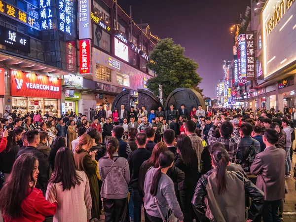 Changsha China Oktober 2018 Unbekannte Straßenkünstler Singen Der Fußgängerzone Huangxing lizenzfreie Stockbilder