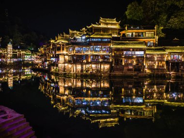 Fenghuang, Çin 'in Hunan Eyaleti' nde yer alan bir şehirdir.