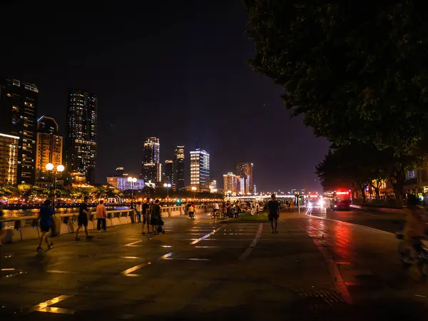 Guangzhou China Aug 2019 Unacquainted People Walking Riverside Pearl River — Stock Photo, Image