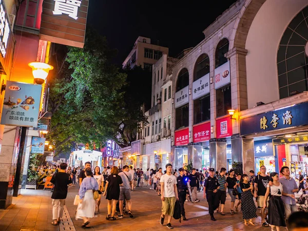 Guangzhou China Ago 2019 Pessoas Desconhecidas Andando Estrada Pequim Andando — Fotografia de Stock