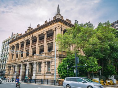 Guangzhou / Çin-25 Ağustos 2019: Guangzhou şehrinde incinin yanında Avrupa mimarisi. Guangzhou, Guangdong eyaletinin başkenti ve en kalabalık şehridir.