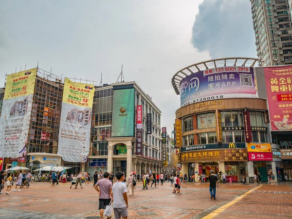 Guangzhou China Ago 2019 Pessoas Desconhecidas Andando Rua Pedestre Shangxiajiu — Fotografia de Stock