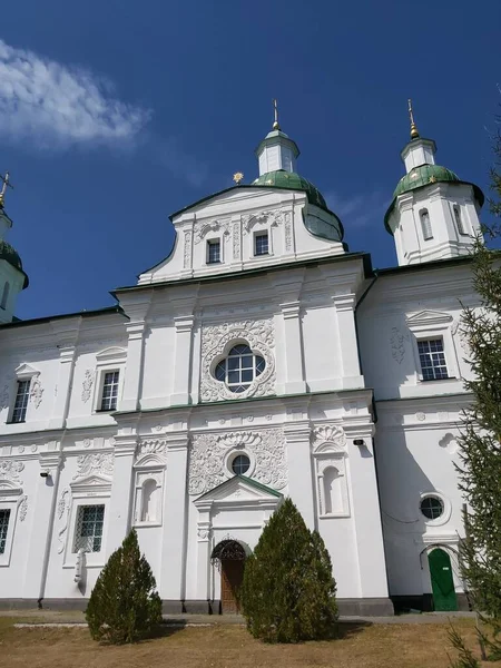 Fasada Zewnętrzna Katedry Stylu Ukraińskiego Barokowego Klasztoru Mhar Bogatym Stiukiem — Zdjęcie stockowe