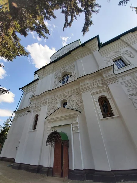 Εξωτερική Πρόσοψη Του Καθεδρικού Ναού Στο Ύφος Της Ουκρανίας Μπαρόκ — Φωτογραφία Αρχείου
