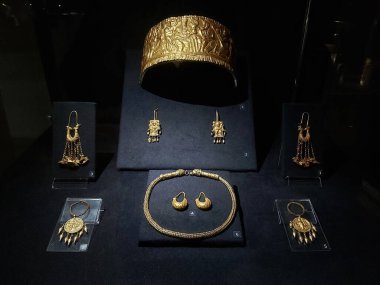 ARALIK 2021, KYIV, Ukrayna - Ukrayna Ulusal Müzesi Tarihi İskit altın sergisi