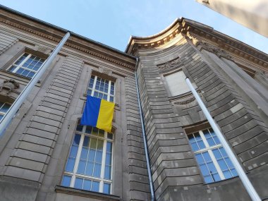 09.03.2022 Berlin: Berlin 'de tipik bir gün: evler, sokaklar, ulaşım