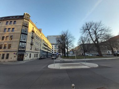 09.03.2022 Berlin: Berlin 'de tipik bir gün: evler, sokaklar, ulaşım