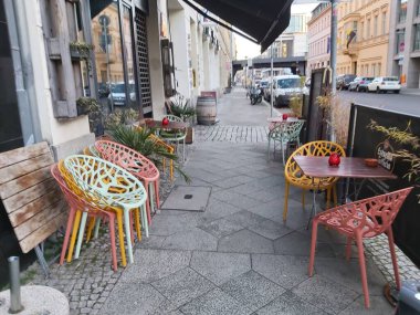 09.03.2022 Berlin: Berlin 'de tipik bir gün: evler, sokaklar, ulaşım