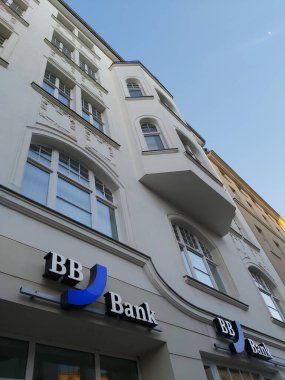 09.03.2022 Berlin: Berlin 'de tipik bir gün: evler, sokaklar, ulaşım