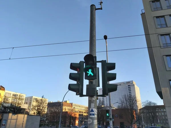 09.03.2022 Berlin: Berlin 'de tipik bir gün: evler, sokaklar, ulaşım