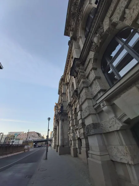 09.03.2022 Berlin: Berlin 'de tipik bir gün: evler, sokaklar, ulaşım