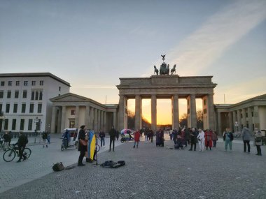 09.03.2022 Berlin: Berlin 'de tipik bir gün: evler, sokaklar, ulaşım