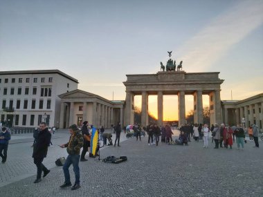 09.03.2022 Berlin: Berlin 'de tipik bir gün: evler, sokaklar, ulaşım