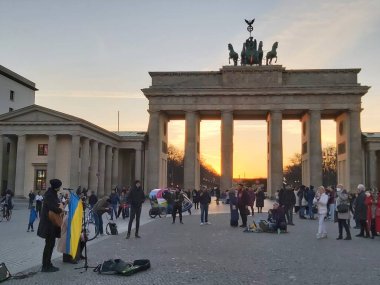 09.03.2022 Berlin: Berlin 'de tipik bir gün: evler, sokaklar, ulaşım