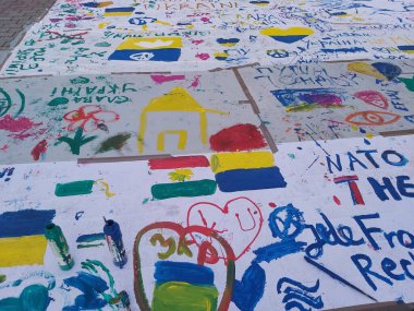 09.03.2022 Berlin: Berlin 'de tipik bir gün: evler, sokaklar, ulaşım