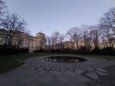 09.03.2022 Berlin: Berlin 'de tipik bir gün: evler, sokaklar, ulaşım