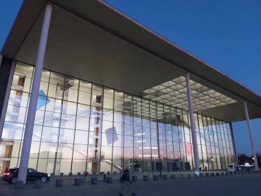 09.03.2022 Berlin: Berlin 'de tipik bir gün: evler, sokaklar, ulaşım