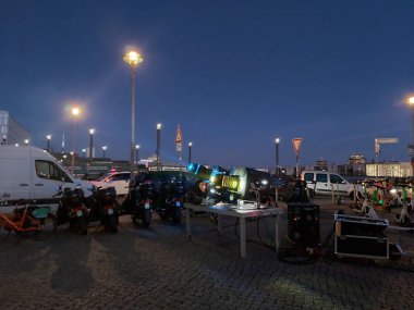 09.03.2022 Berlin: Berlin 'de tipik bir gün: evler, sokaklar, ulaşım